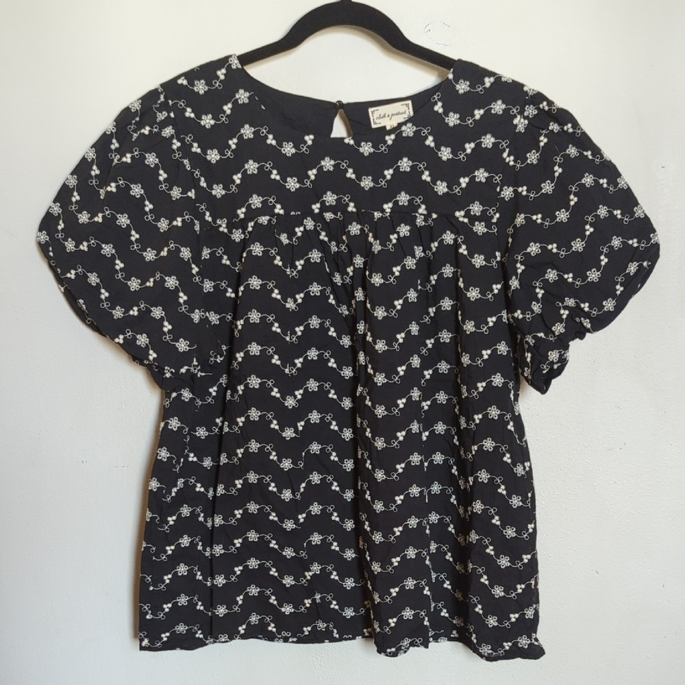 Cloth & Portrait black and cream floral embroidered bubble sleeve blouse size XL